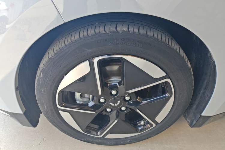 Used Wuling Xingguang 2024 Co-Creation Edition 510 Advanced Model Left Front Wheel Hub
