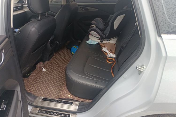 Used Wuling Xingguang 2024 Co-Creation Edition 510 Advanced Model Left Rear Seat