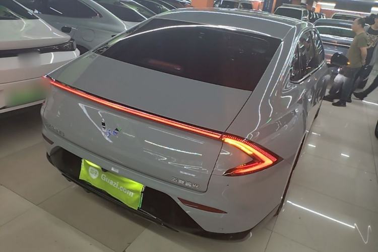 Used Wuling Xingguang 2024 Co-Creation Edition 510 Advanced Model Rear Right 45 Deg