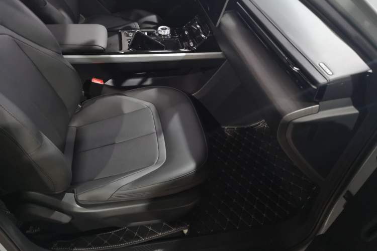 Used Wuling Xingguang 2024 Co-Creation Edition 510 Advanced Model Right Front Seat
