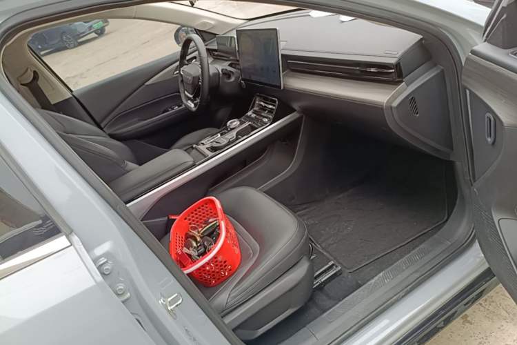Used Wuling Xingguang 2024 Co-Creation Edition 510 Advanced Model Right Front Seat
