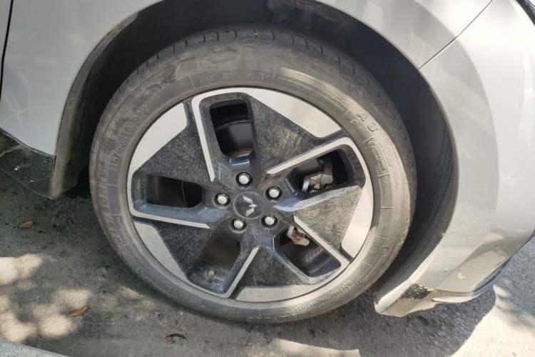 Used Wuling Xingguang 2024 Co-Creation Edition 510 Advanced Model Right Front Wheel Hub
