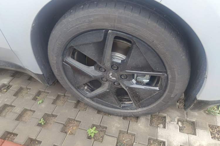 Used Wuling Xingguang 2024 Co-Creation Edition 510 Advanced Model Right Front Wheel Hub