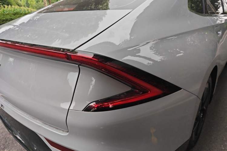 Used Wuling Xingguang 2024 Co-Creation Edition 510 Advanced Model Right Rear Taillight
