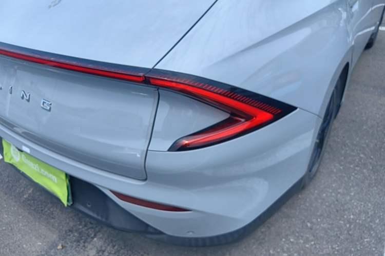 Used Wuling Xingguang 2024 Co-Creation Edition 510 Advanced Model Right Rear Taillight