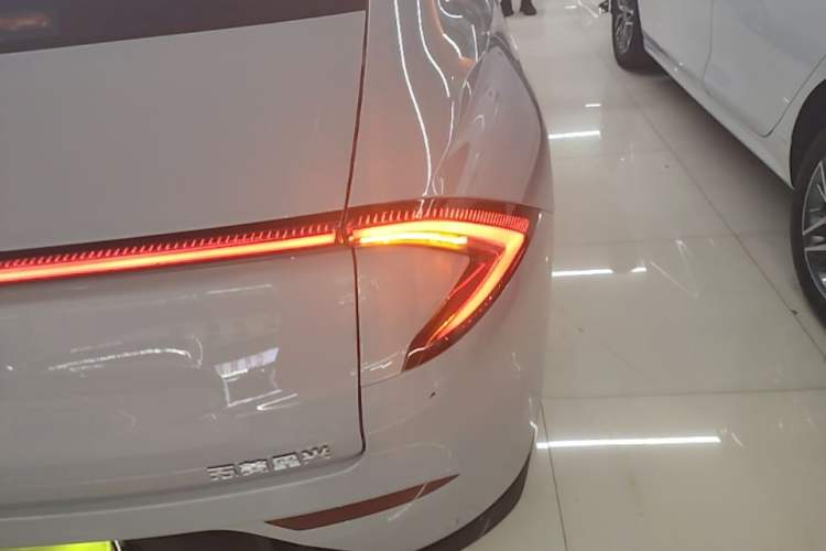 Used Wuling Xingguang 2024 Co-Creation Edition 510 Advanced Model Right Rear Taillight