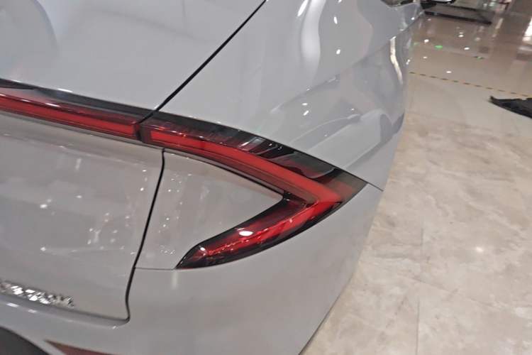 Used Wuling Xingguang 2024 Co-Creation Edition 510 Advanced Model Right Rear Taillight