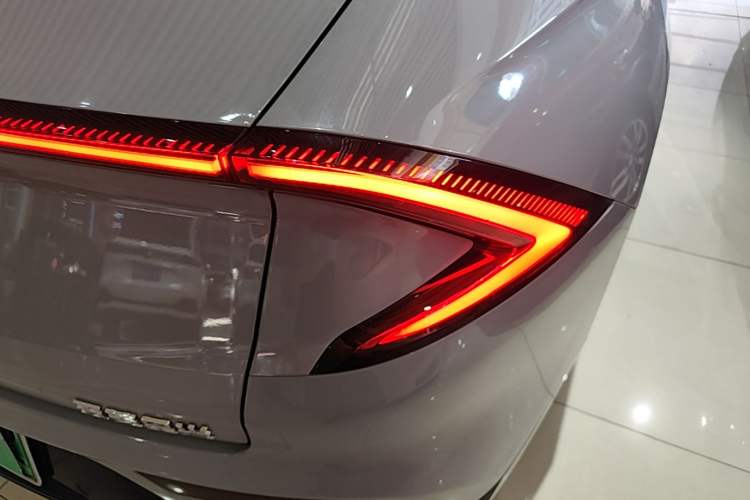 Used Wuling Xingguang 2024 Co-Creation Edition 510 Advanced Model Right Rear Taillight