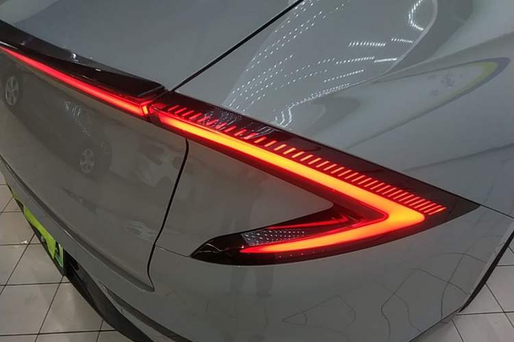 Used Wuling Xingguang 2024 Co-Creation Edition 510 Advanced Model Right Rear Taillight