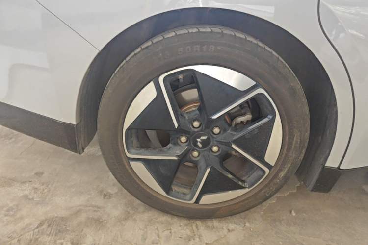 Used Wuling Xingguang 2024 Co-Creation Edition 510 Advanced Model Right Rear Wheel Hub