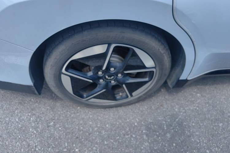 Used Wuling Xingguang 2024 Co-Creation Edition 510 Advanced Model Right Rear Wheel Hub