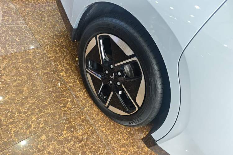 Used Wuling Xingguang 2024 Co-Creation Edition 510 Advanced Model Right Rear Wheel Hub