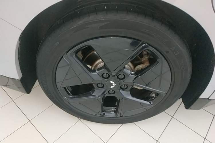 Used Wuling Xingguang 2024 Co-Creation Edition 510 Advanced Model Right Rear Wheel Hub