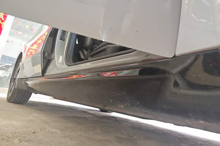Used Wuling Xingguang 2024 Co-Creation Edition 510 Advanced Model Right Side Sill
