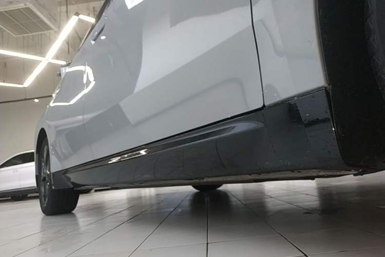Used Wuling Xingguang 2024 Co-Creation Edition 510 Advanced Model Right Side Sill