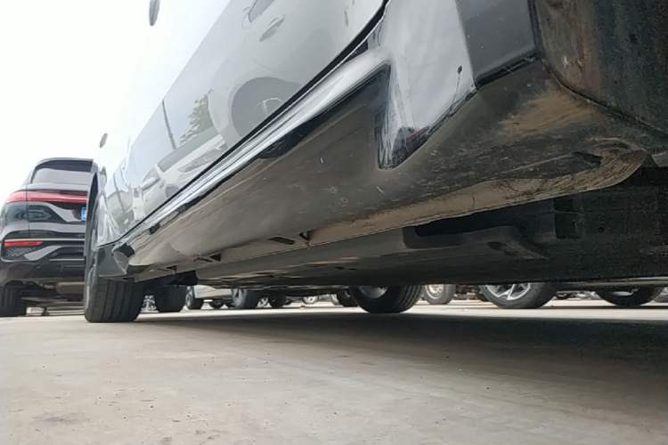 Used Wuling Xingguang 2024 Co-Creation Edition 510 Advanced Model Right Side Sill