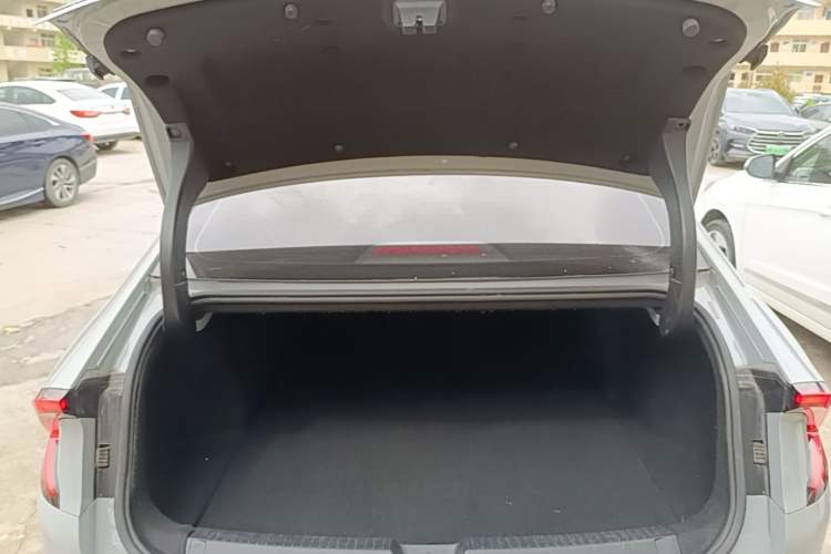 Used Wuling Xingguang 2024 Co-Creation Edition 510 Advanced Model Trunk