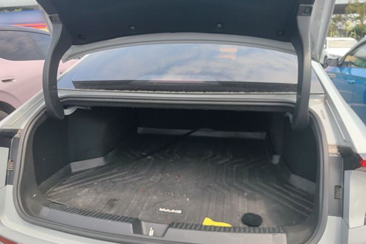 Used Wuling Xingguang 2024 Co-Creation Edition 510 Advanced Model Trunk