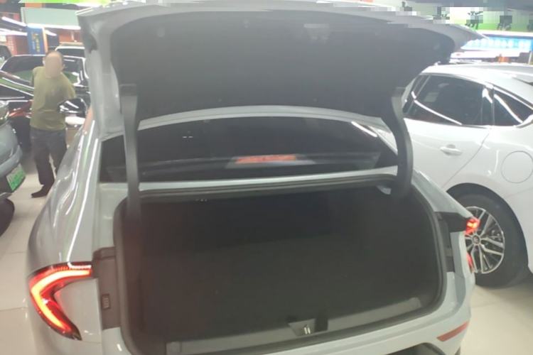 Used Wuling Xingguang 2024 Co-Creation Edition 510 Advanced Model Trunk