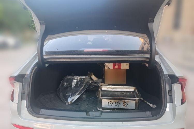 Used Wuling Xingguang 2024 Co-Creation Edition 510 Advanced Model Trunk
