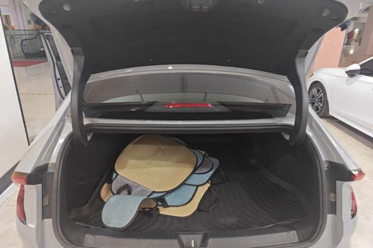 Used Wuling Xingguang 2024 Co-Creation Edition 510 Advanced Model Trunk