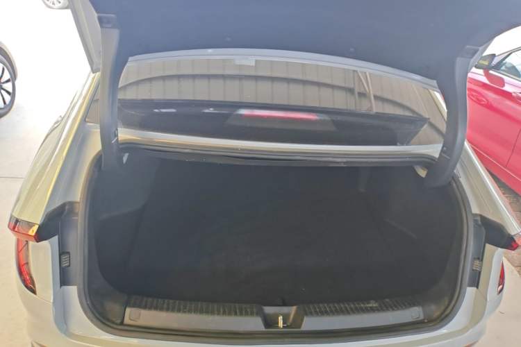 Used Wuling Xingguang 2024 Co-Creation Edition 510 Advanced Model Trunk