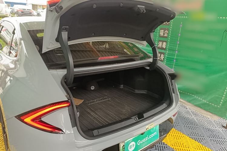 Used Wuling Xingguang 2024 Co-Creation Edition 510 Advanced Model Trunk