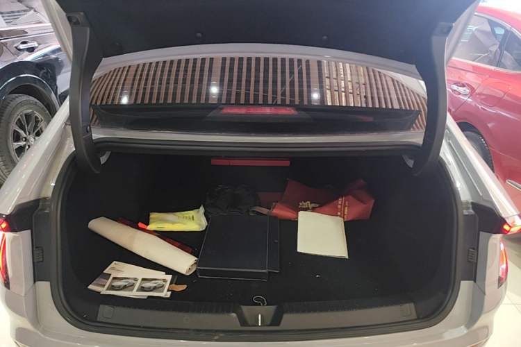 Used Wuling Xingguang 2024 Co-Creation Edition 510 Advanced Model Trunk