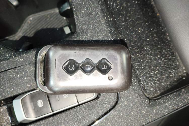 Used Wuling Xingguang 2024 Co-Creation Edition 510 Advanced Model Vehicle Key