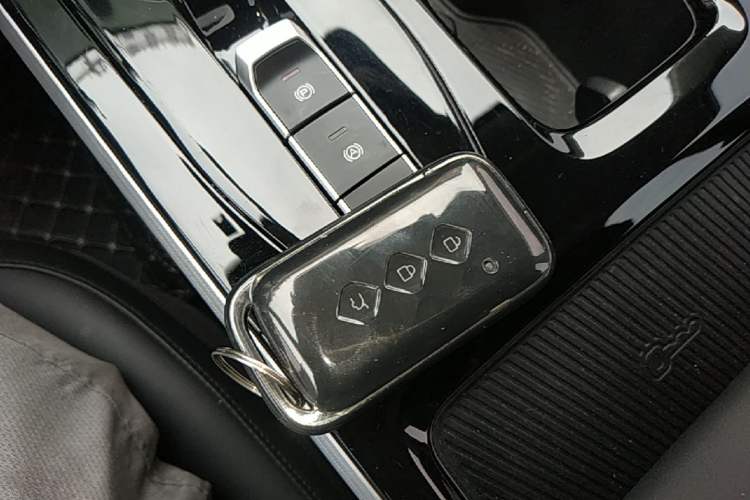 Used Wuling Xingguang 2024 Co-Creation Edition 510 Advanced Model Vehicle Key