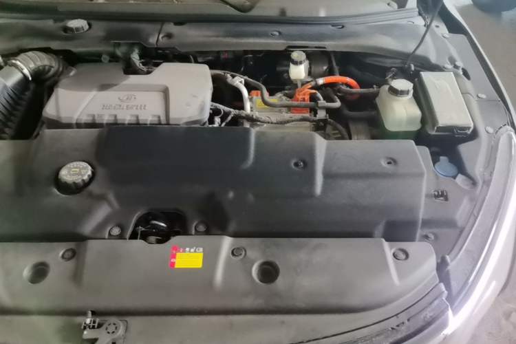 Used Wuling Xingguang 2024 Co-Creation Edition 150 Flagship Model Engine Bay Left