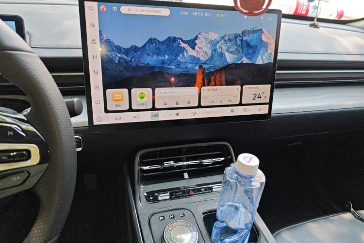 Used Wuling Xingguang 2024 Co-Creation Edition 150 Flagship Model Audio And AC Panel