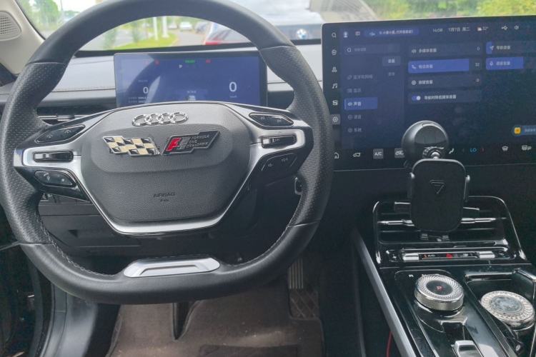 Used Wuling Xingguang 2024 Co-Creation Edition 150 Flagship Model Center Console
