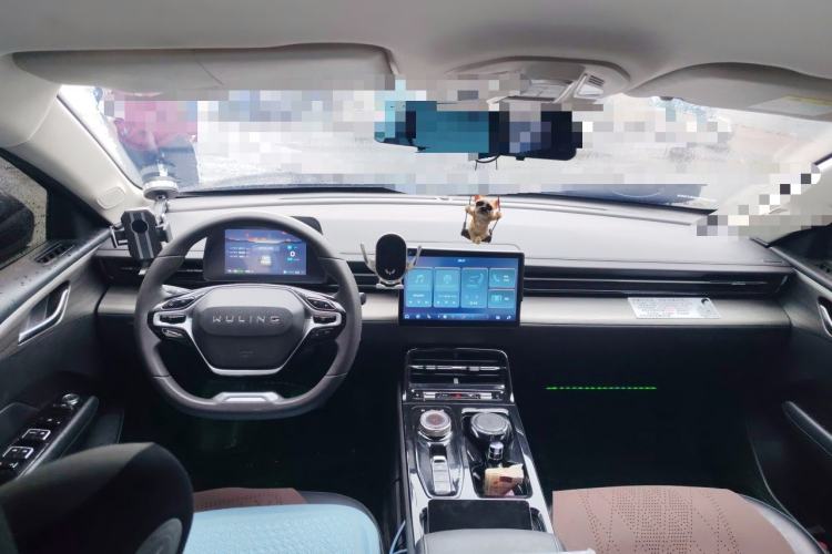 Used Wuling Xingguang 2024 Co-creation Edition 150 Standard Model Center Console