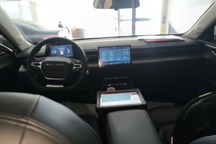 Used Wuling Xingguang 2024 Co-creation Edition 150 Standard Model Center Console