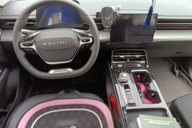 Used Wuling Xingguang 2024 Co-creation Edition 150 Standard Model Center Console
