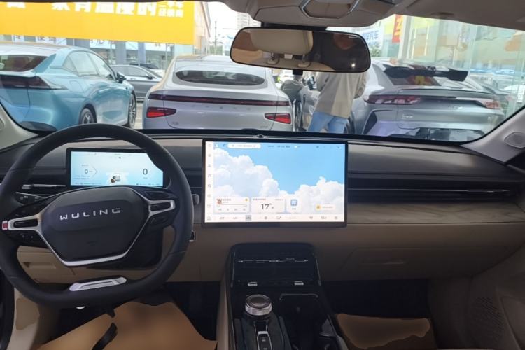 Used Wuling Xingguang 2024 Co-Creation Edition 150 Advanced Model Center Console