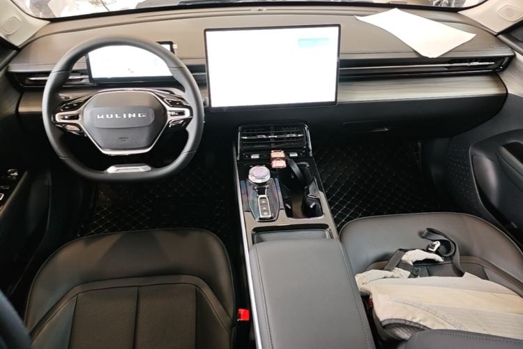 Used Wuling Xingguang 2024 Co-Creation Edition 150 Flagship Model Center Console