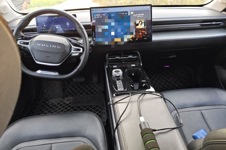 Used Wuling Xingguang 2024 Co-Creation Edition 150 Flagship Model Center Console