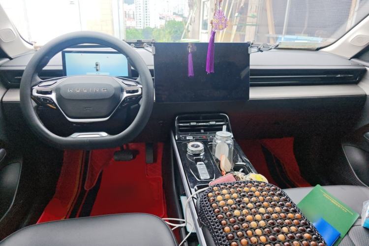 Used Wuling Xingguang 2024 Co-Creation Edition 150 Flagship Model Center Console
