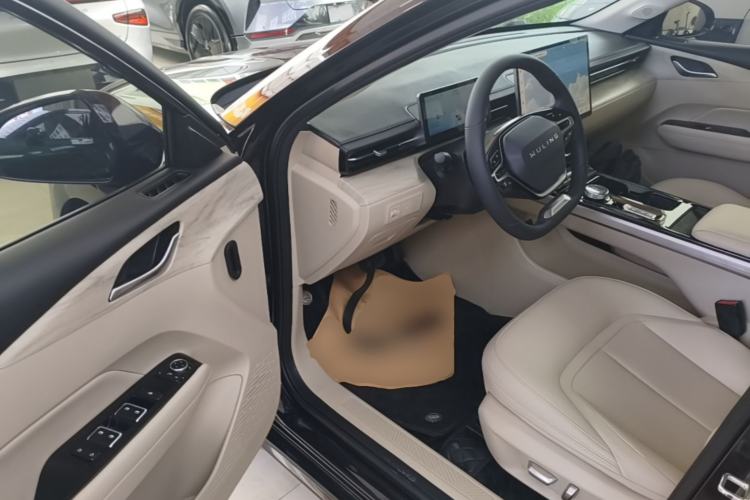 Used Wuling Xingguang 2024 Co-Creation Edition 150 Advanced Model Driver Seat
