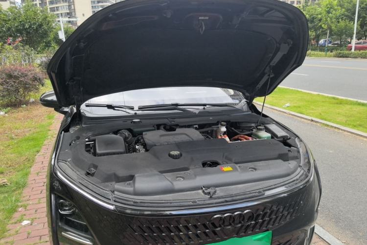 Used Wuling Xingguang 2024 Co-Creation Edition 150 Flagship Model Engine Bay