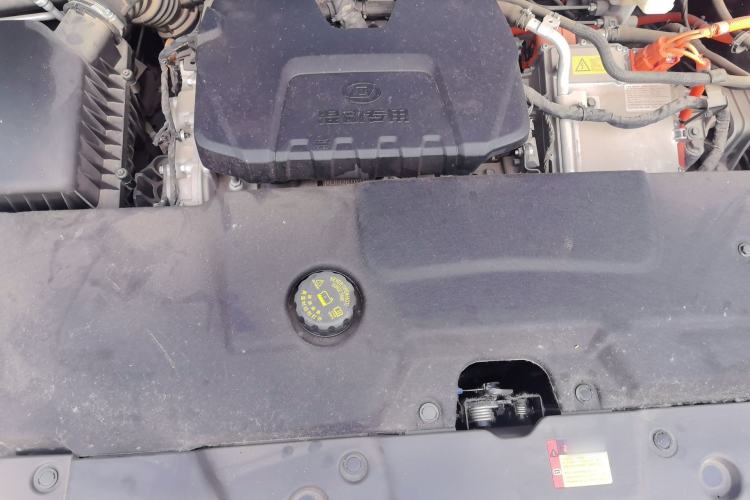 Used Wuling Xingguang 2024 Co-Creation Edition 150 Flagship Model Engine Bay
