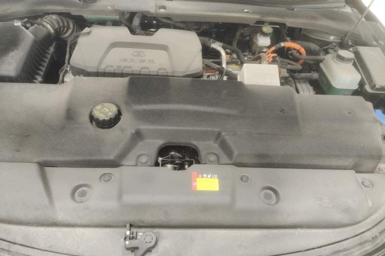 Used Wuling Xingguang 2024 Co-Creation Edition 150 Advanced Model Engine Bay