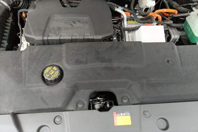 Used Wuling Xingguang 2024 Co-creation Edition 150 Standard Model Engine Bay