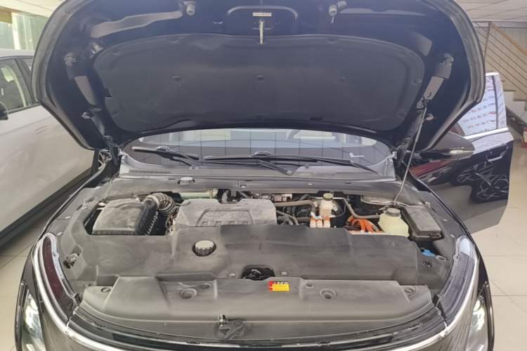 Used Wuling Xingguang 2024 Co-Creation Edition 150 Advanced Model Engine Bay
