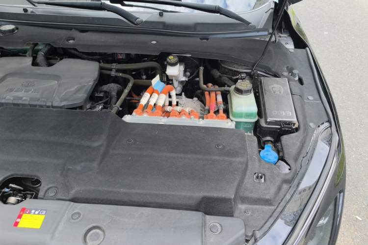 Used Wuling Xingguang 2024 Co-Creation Edition 150 Flagship Model Engine Bay Left