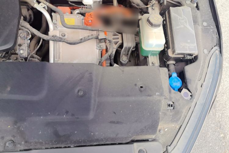 Used Wuling Xingguang 2024 Co-Creation Edition 150 Flagship Model Engine Bay Left