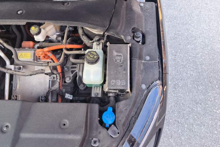 Used Wuling Xingguang 2024 Co-Creation Edition 150 Flagship Model Engine Bay Left