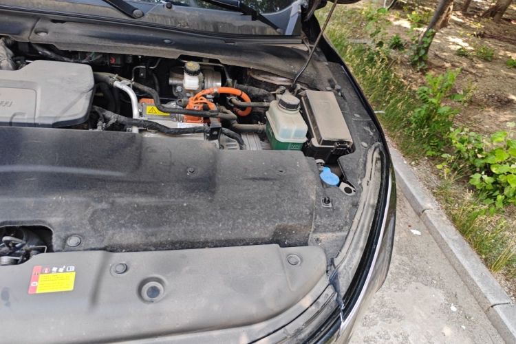 Used Wuling Xingguang 2024 Co-Creation Edition 150 Flagship Model Engine Bay Left